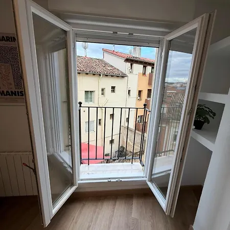 Atuairehome Descansa En El Centro Histórico De * Burgos